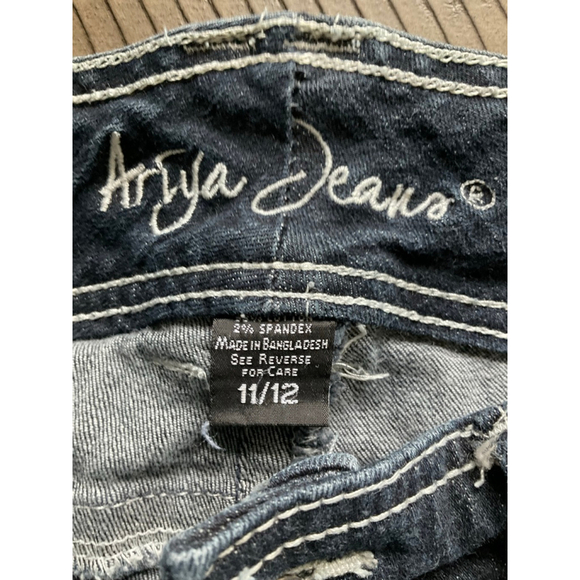 Ariya Jeans Women’s Bermuda Shorts Size 11/12 Dark Wash Denim Cuffed Embroidered - Picture 5 of 6